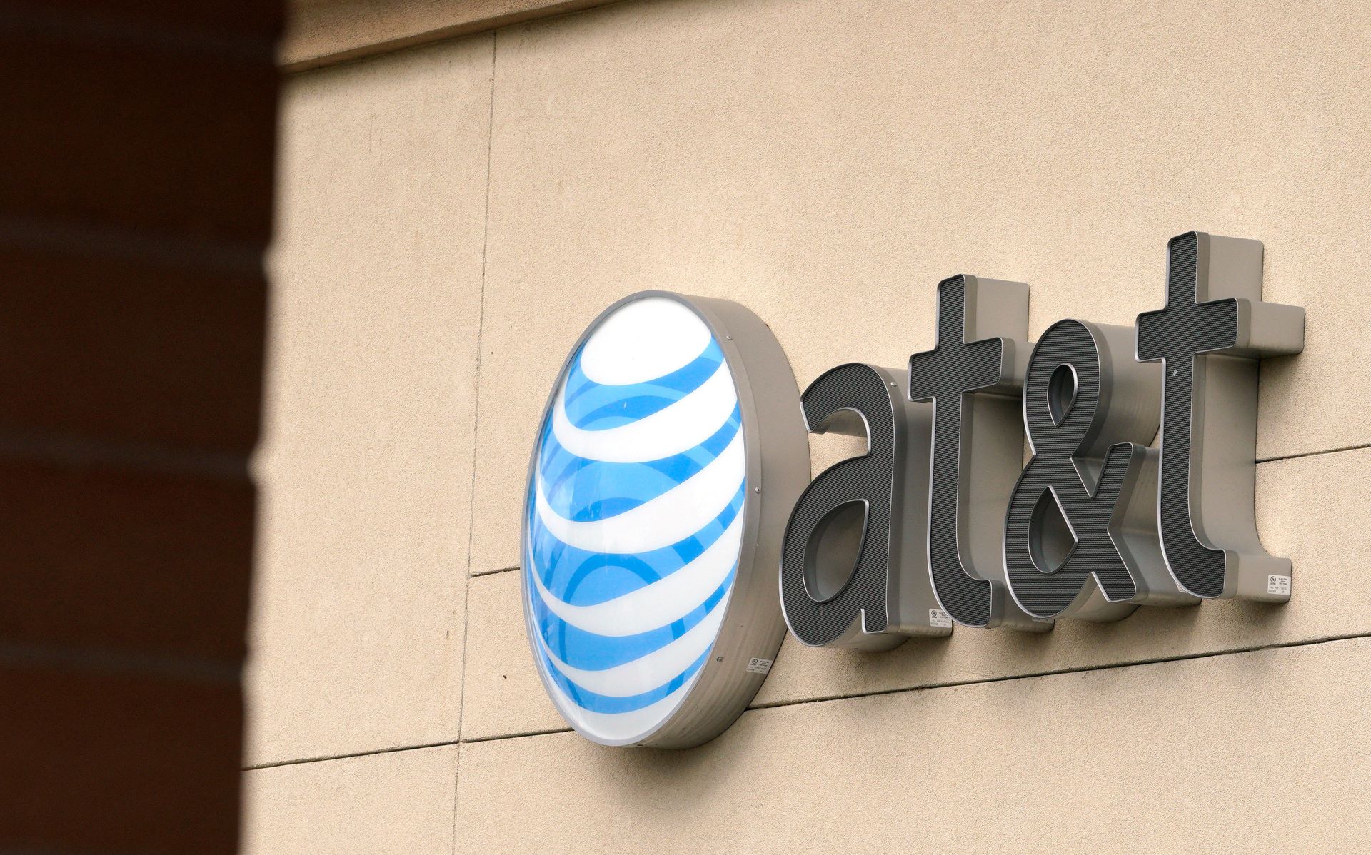 AT&T hackers stole six months' worth of text and call logs | Shacknews