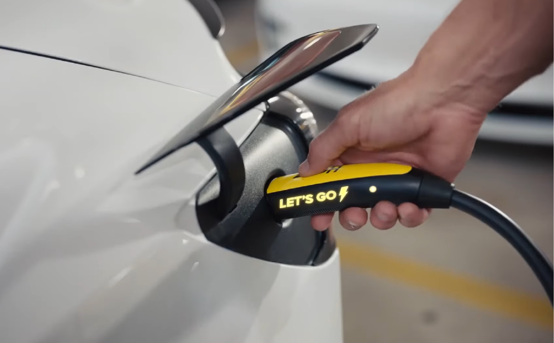 Is Elon Musk trying to pull the plug on TSLA's massive run on Hertz news?