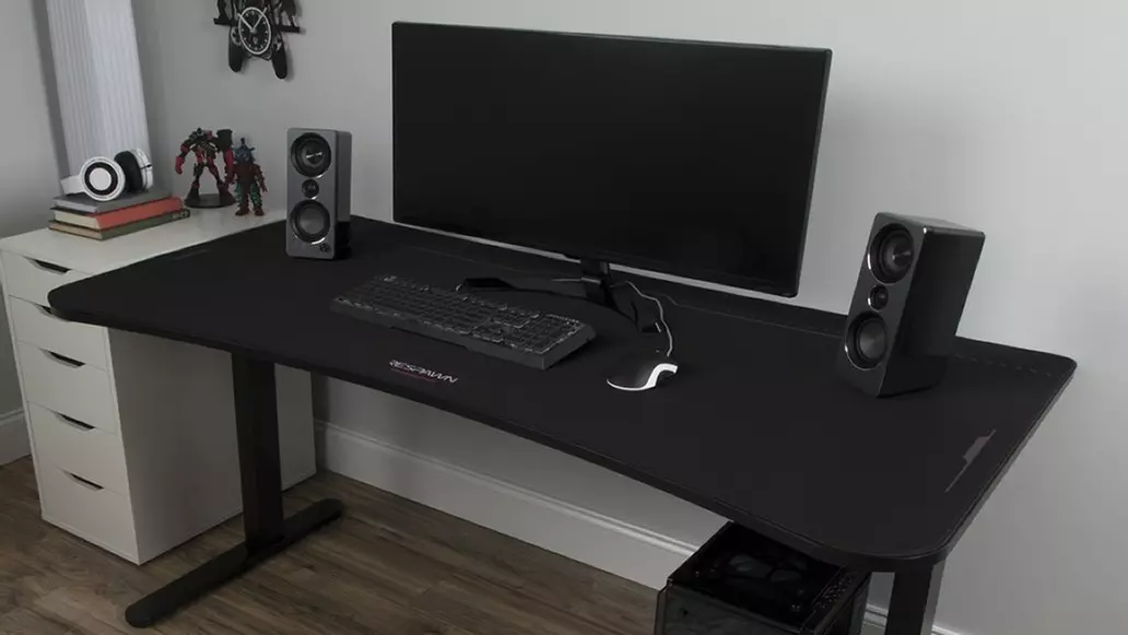 Respawn 1063 gaming table review: Five feet of freedom | Shacknews