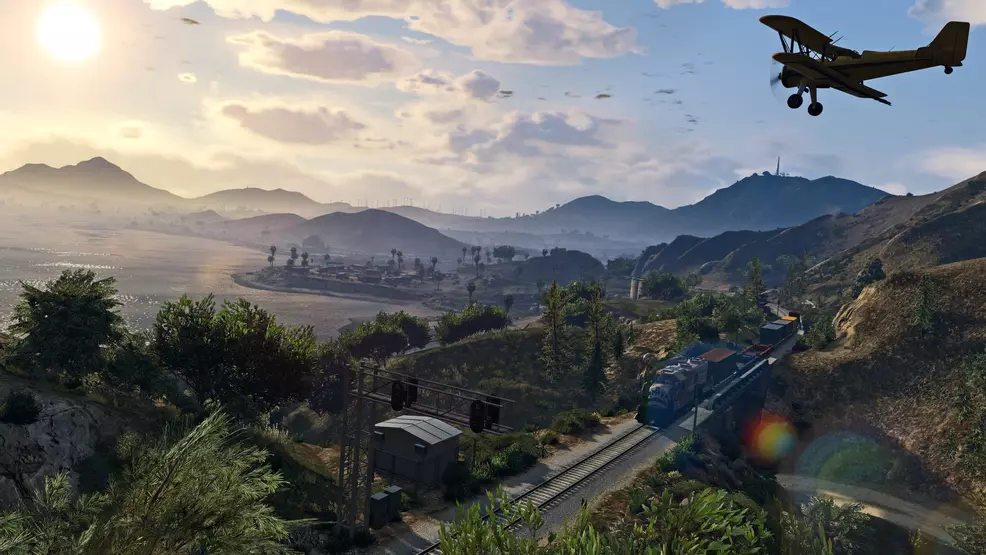 A plane flies over Los Santos from GTA 5