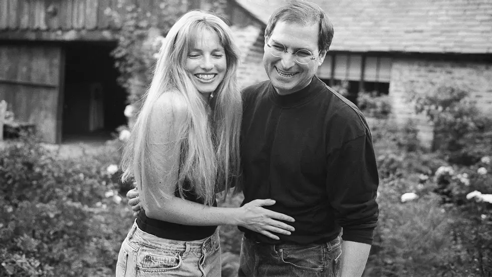 Black and white photo of Steve Jobs and his wife Laurene Powell Jobs