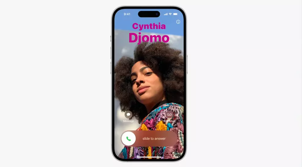 A contact card being displayed during an incoming call in iOS 17.