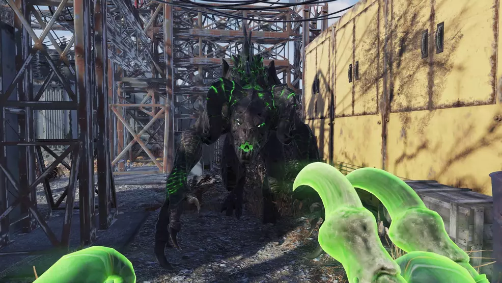 Screenshot of the player fighting Deathclaw in first person view.