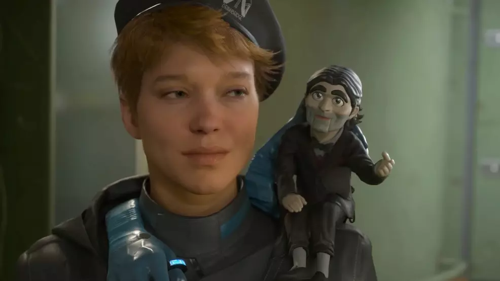 Dolman sat on Fragile's shoulder.